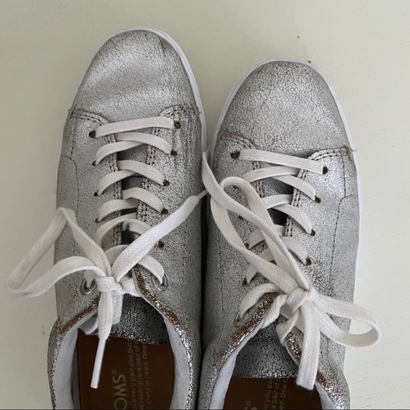 Toms Lenox Silver Distressed Leather Sneakers - Picture 6 of 9